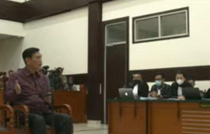 3 Staf Luhut Jadi Saksi di Sidang Haris Azhar-Fatia Hari Ini