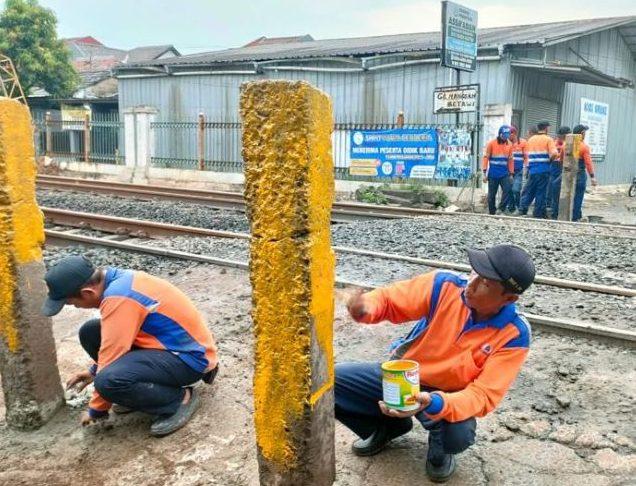 Imbas Angkot Tertabrak Kereta, Perlintasan Liar di KM 35+4/5 Lintas Depok-Citayam Ditutup