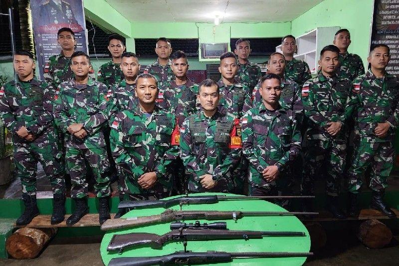 Simpatisan KKB Serahkan 4 Pucuk Senpi ke TNI Perbatasan RI-Papua Nugini