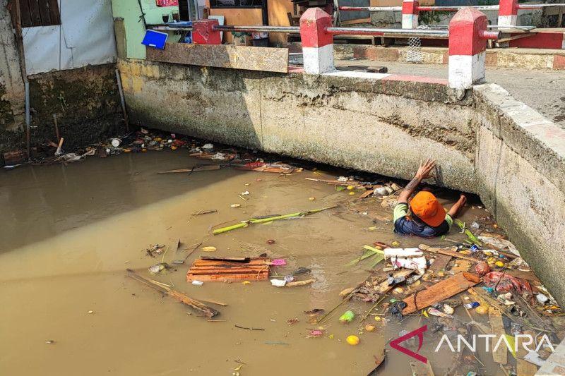 Antisipasi Air Meluap, Warga Bantaran Kali Baru Minta DKI Segera Bangun Turap