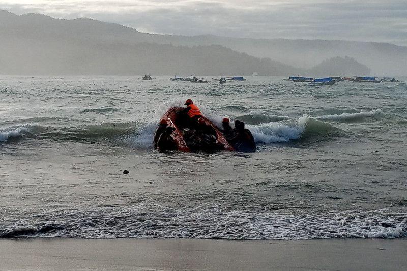 Mahasiswa Itera Hilang Terseret Ombak Pantai di Lampung Masih Dicari