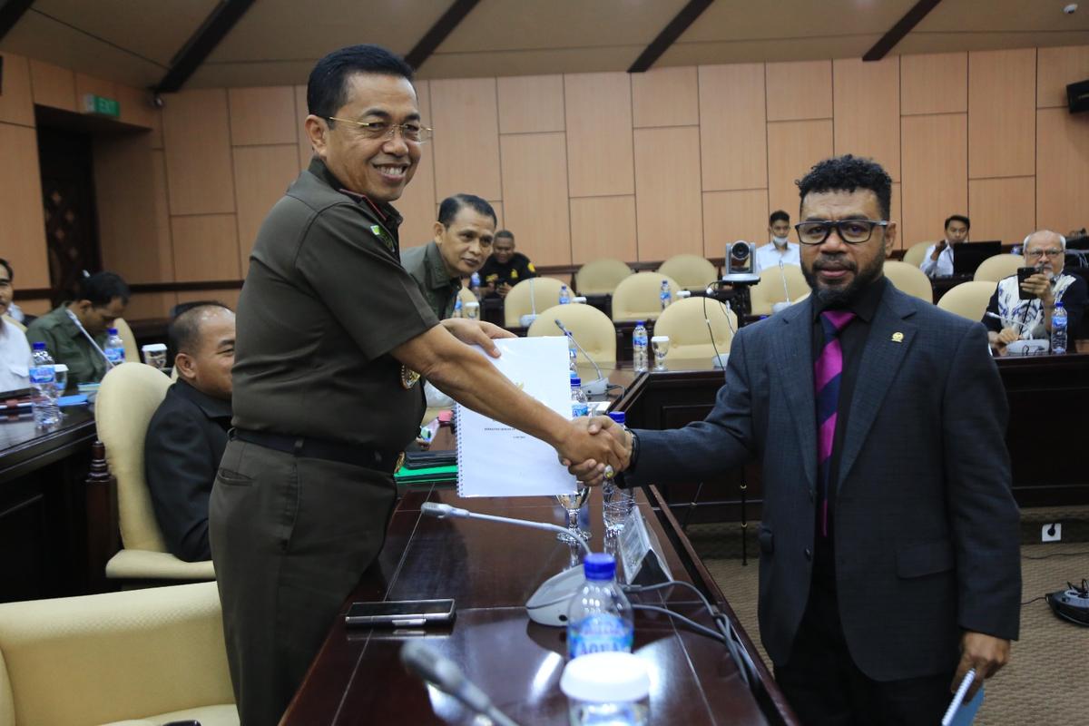 Senator Filep Minta Kejaksaan dan BPK Usut Dugaan Korupsi Dana CSR BP Tangguh