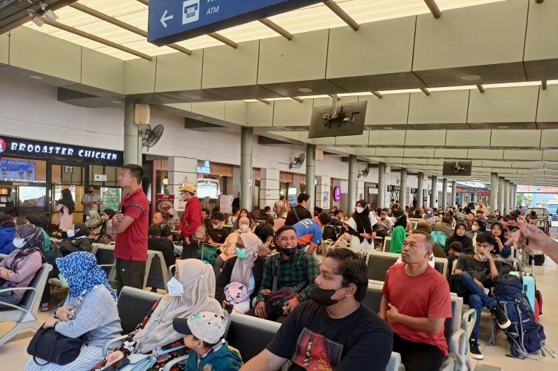 42 Ribuan Pemudik Berangkat dari Stasiun Senen dan Gambir Hari Ini