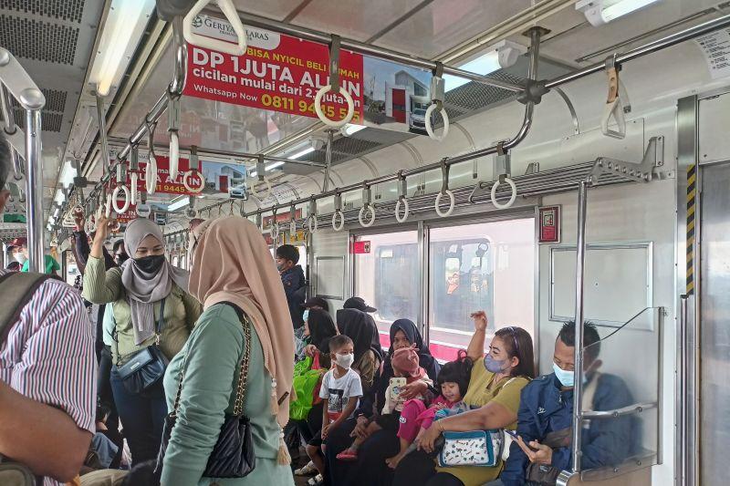 Penumpang KRL masih Diwajibkan Pakai Masker