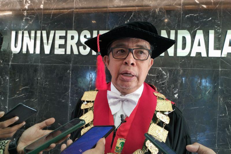 Universitas Andalas Kukuhkan Hermansah, Novri Nelly dan Hema Malini jadi Guru Besar