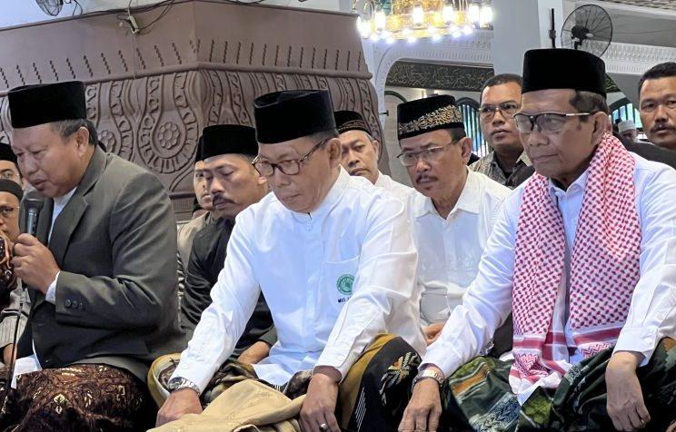 Mahfud jadi Khatib Salat Iduladha, Beri Pesan Utamakan Persaudaraan di Tahun Politik