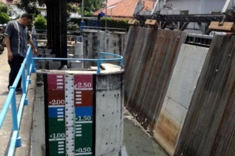 Waspada Banjir! Pintu Air Pasar Ikan Berstatus Siaga