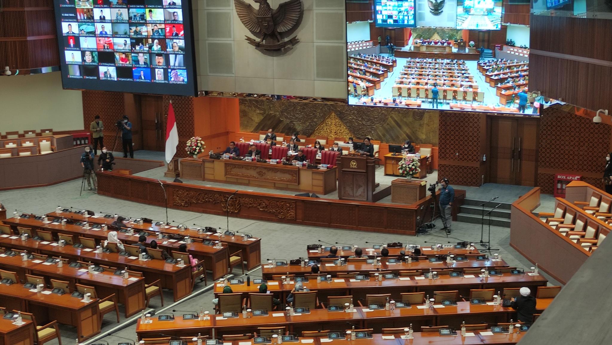 Meski PPKM Dicabut, DPR RI Masih Hobi Gelar Rapat Secara Hybrid
