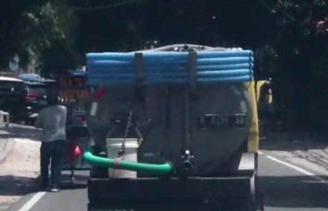 DLH Jakbar Tindaklanjuti Pelaku Pembuangan Tinja ke Gorong-gorong di Tanjung Duren