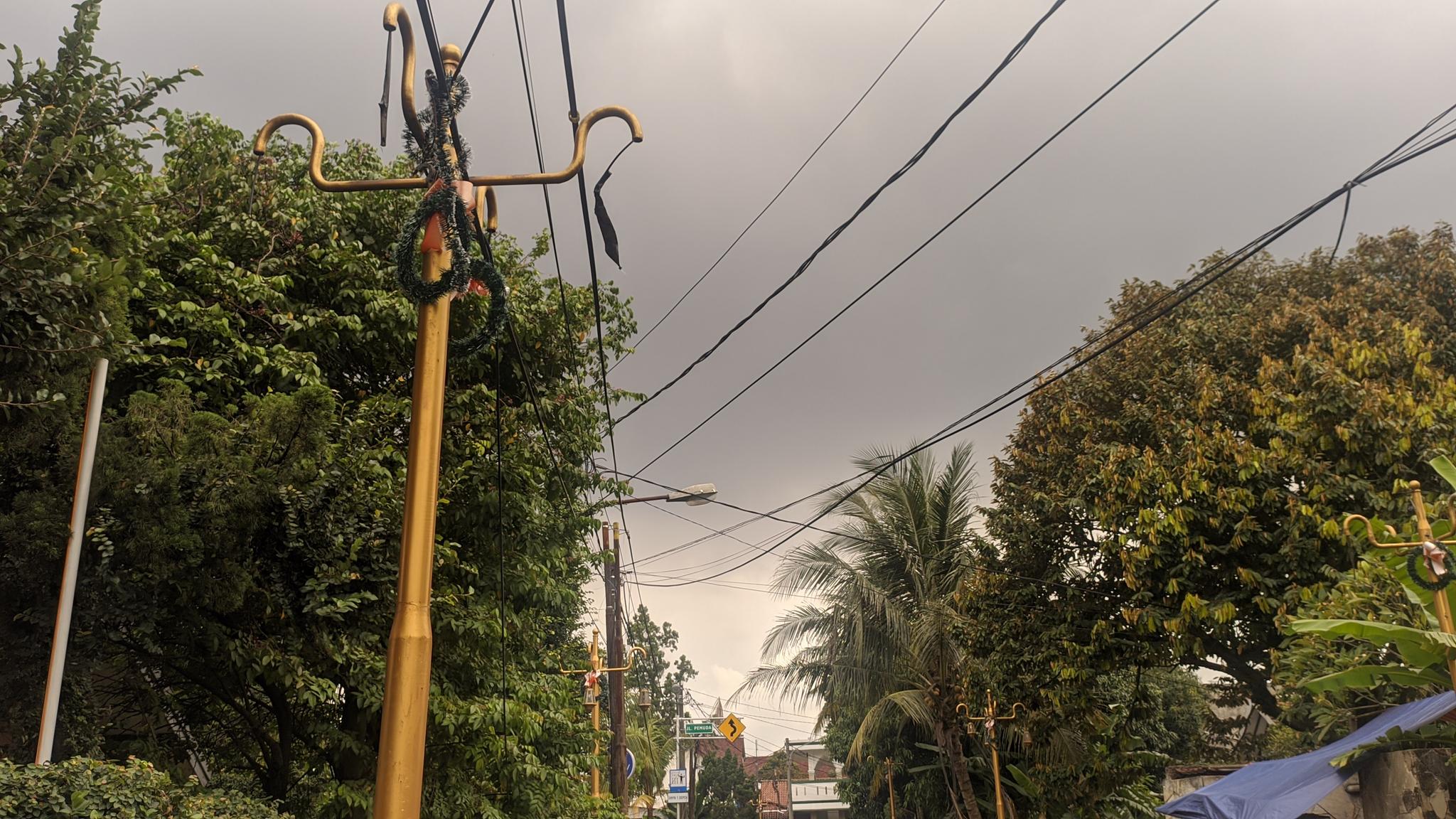 Warga Jalan Pemuda Keluhkan Lampu Penerangan Kawasan Depok Heritage Rusak dan Hilang