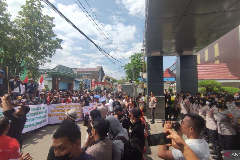 1.800 Warga Muba Demo Gubernur Minta Legalkan Tambang Minyak Tradisional