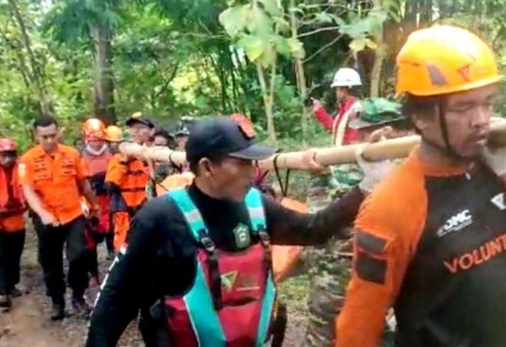 Breaking! Jenazah Awak Pesawat SAM Air Jatuh di Papua sedang Dievakuasi