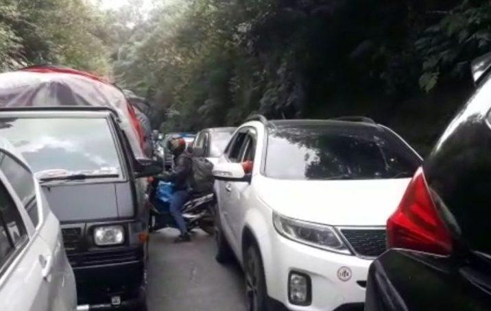 Kemacetan Mengular di Perbatasan Bandung-Garut, Polisi: Ada Perbaikan Pengerukan Jalan