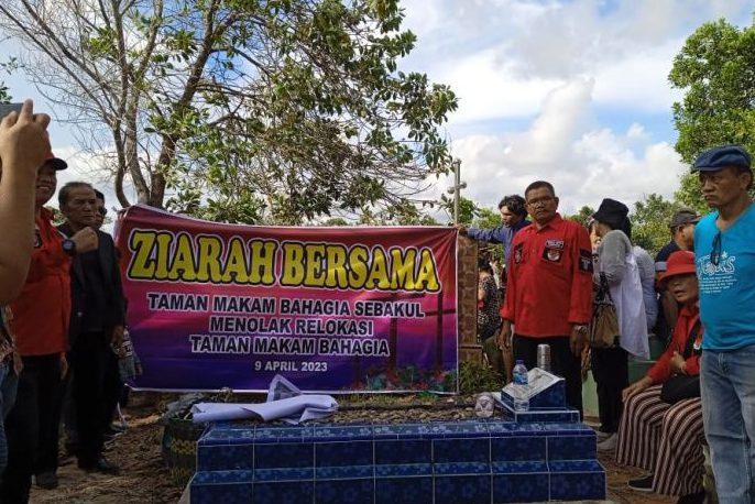 Ratusan Ahli Waris Gelar Aksi Tolak Relokasi Makam Taman Bahagia Bengkulu
