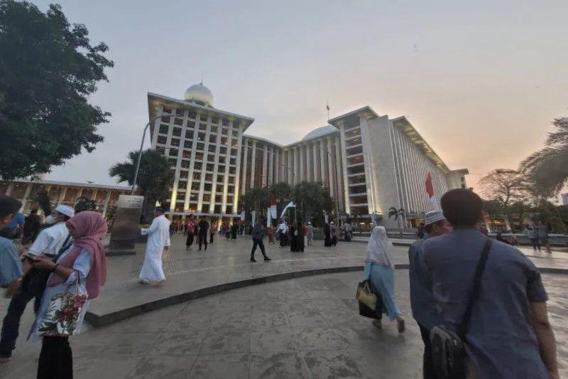 Waduh! Ada 50 QRIS Palsu Tersebar di Masjid Istiqlal