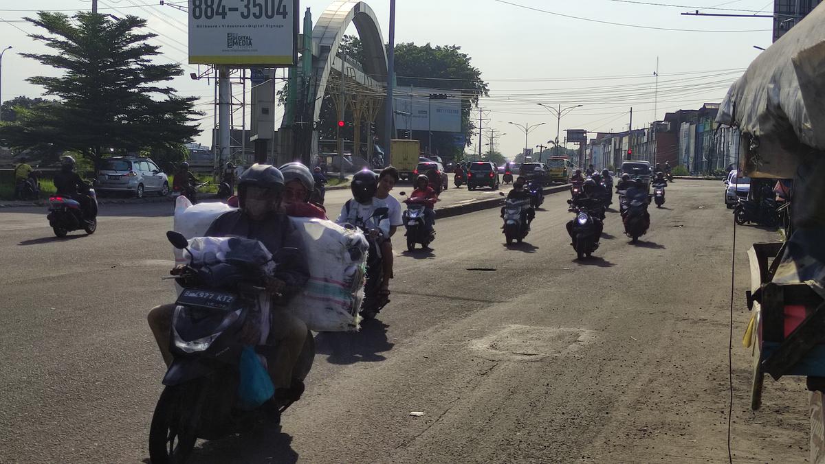 H-4 Lebaran, Pemudik Mulai Ramaikan Jalur Kalimalang Bekasi