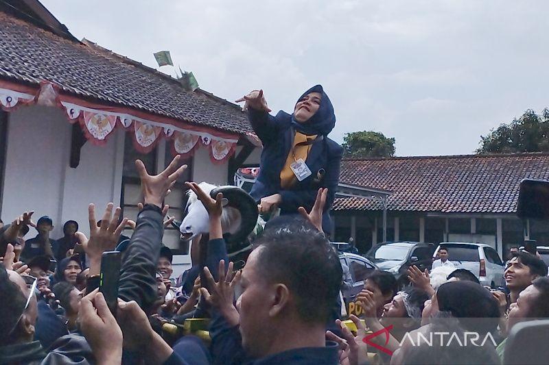 Bawaslu Periksa Bacaleg NasDem dan Ketua KPU Garut terkait Sawer Uang Pecahan Puluhan Ribu Rupiah