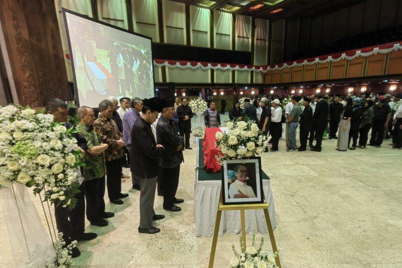 Jenazah Sarwono Kusumaatmadja akan Dimakamkan di San Diego Hills