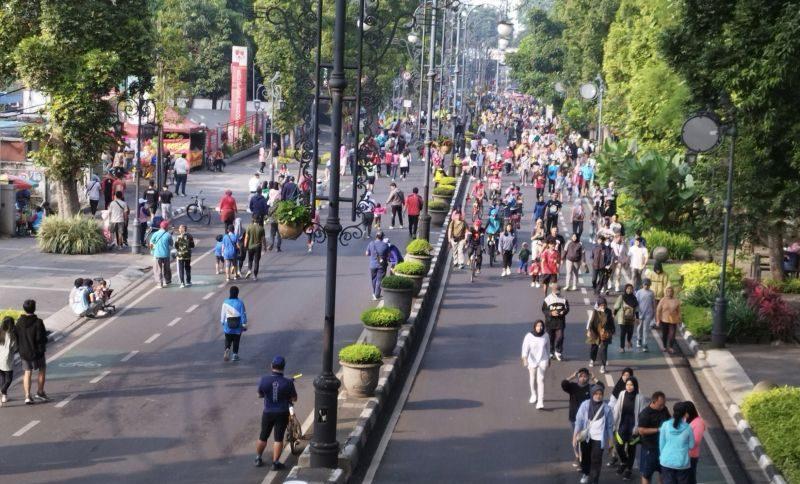 Hari Pertama Dibuka, Warga Bandung Padati CFD Dago