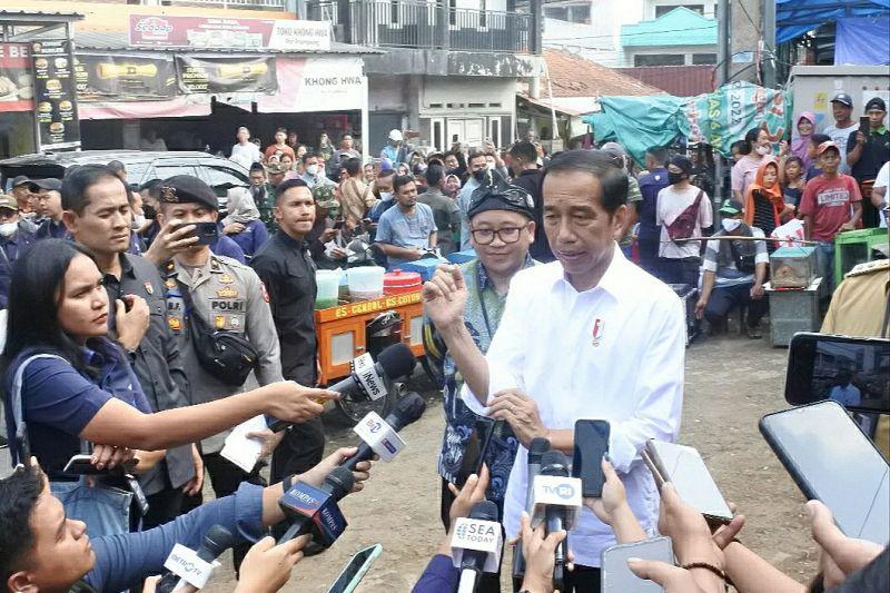 Jokowi Klaim Harga Bahan Pokok Stabil Jelang Iduladha 2023