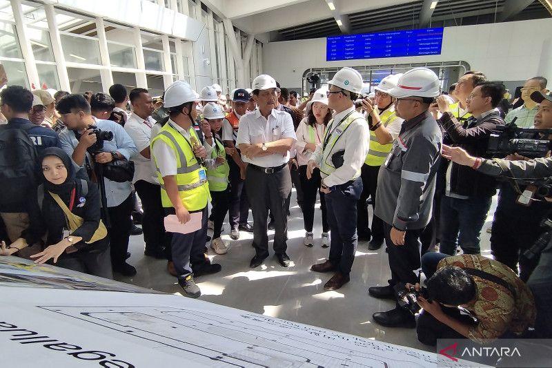 Menko Marves Jajal Naiki Kereta Cepat di Sesi Uji Coba