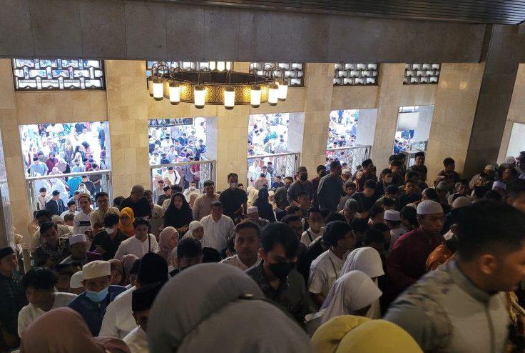 Ratusan Ribu Orang Salat Iduladha di Masjid Istiqlal