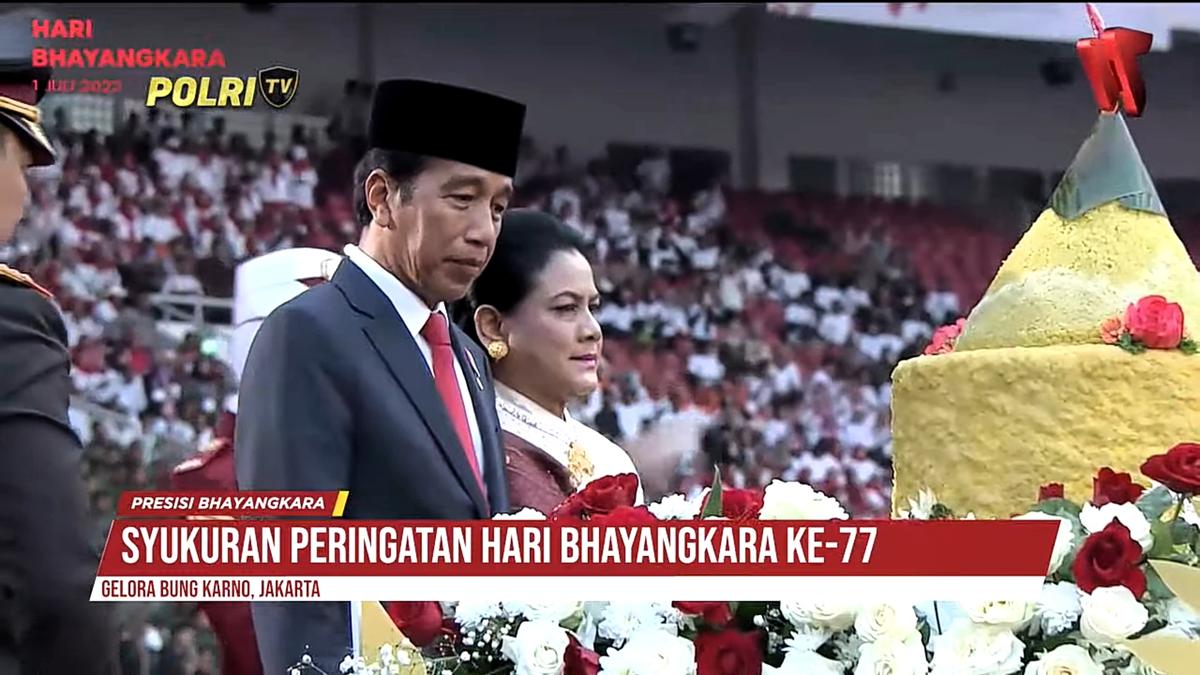 Presiden Potong Tumpeng di Hari Bhayangkara, Potongan Pertama untuk Kapolri
