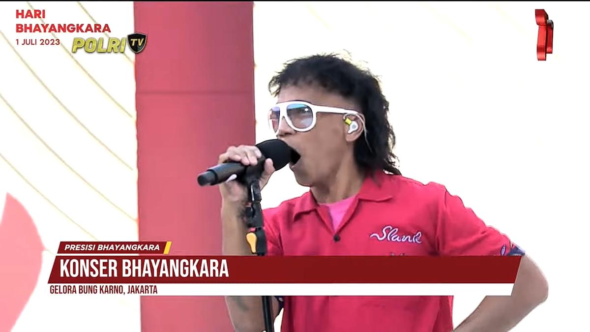 Gokil! Slank Beri Kado Lagu Spesial 'Polisi yang Baik Hati' di HUT Bhayangkara ke-77