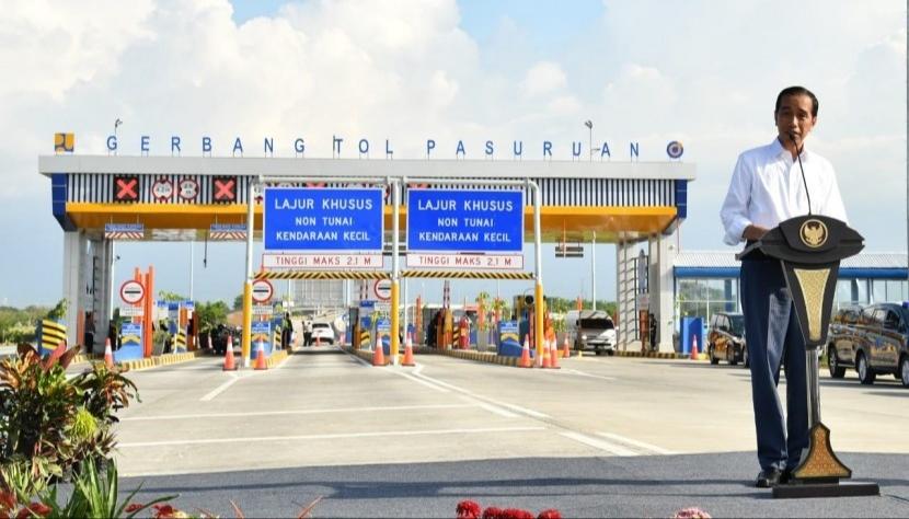 Jokowi: Semua Provinsi Ada Jalan Rusak!