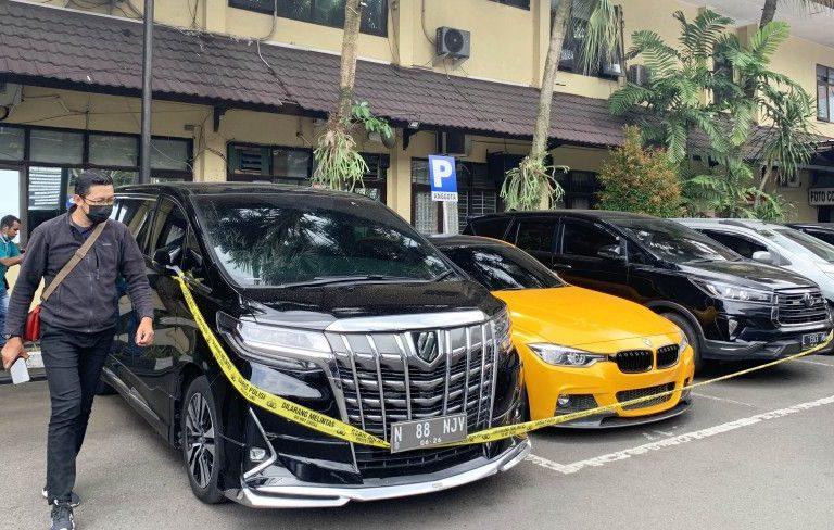 Polisi Sita 3 Mobil Mewah Crazy Rich Surabaya Wahyu Kenzo