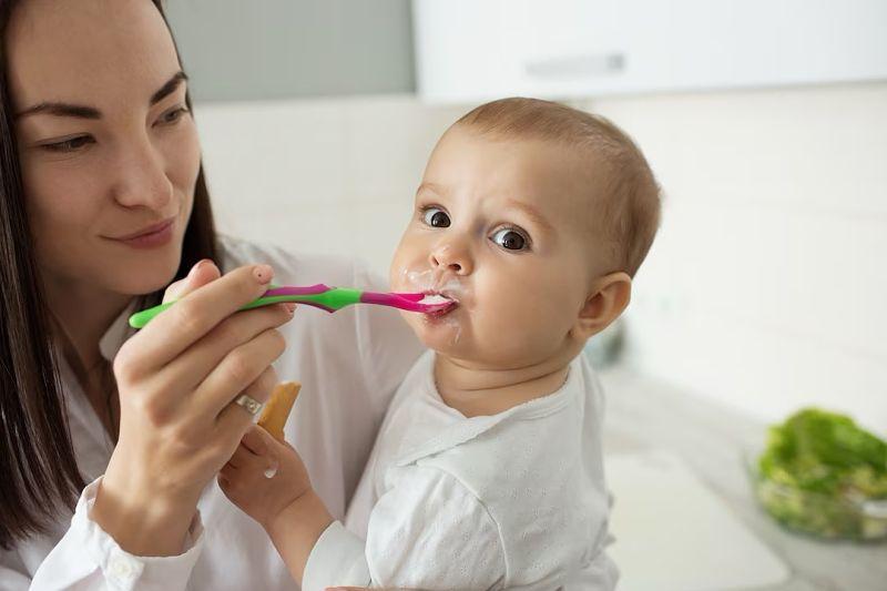 Tumbuhkan Kemandirian si Kecil, Ahli: Jangan Biasakan Suapi Anak Makan