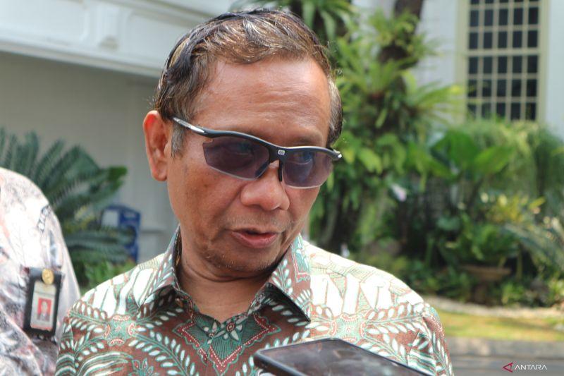 Ikuti Arahan Presiden, Mahfud Hanya Bukber Bersama Istri dan Staf Terdekat