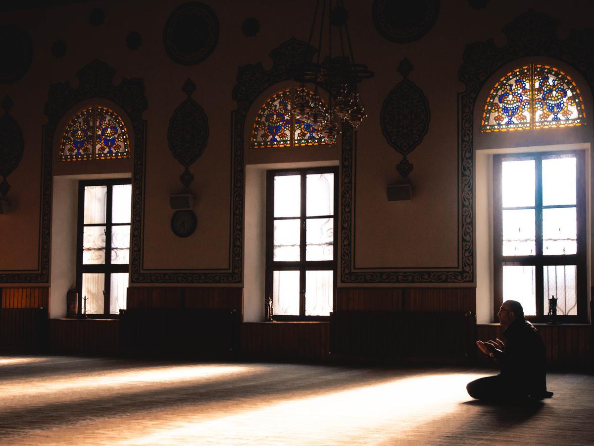Ingin I'tikaf di Masjid? Kenali Syarat dan Ketentuannya