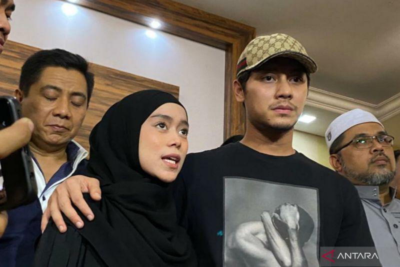 Sabet Penghargaan Penyanyi Dangdut Terpopuler, Lesti Persembahkan Piala untuk Rizky Billar