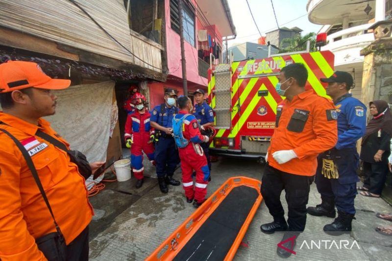 Gulkarmat Jaksel Kerahkan 6 Personel Bantu Tangani Mayat 100 Kg di Kebayoran Baru