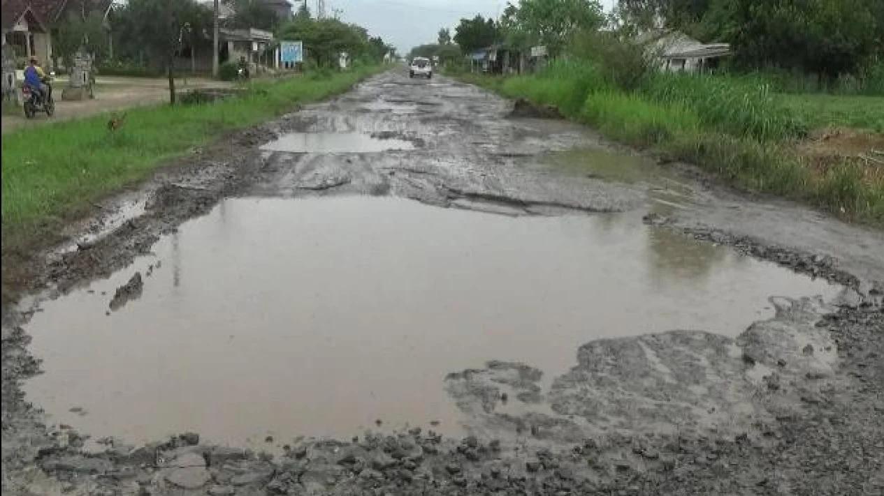 Jokowi Janji Perbaiki Semua Jalan Rusak Parah meski Statusnya Milik Provinsi dan Kab/Kota