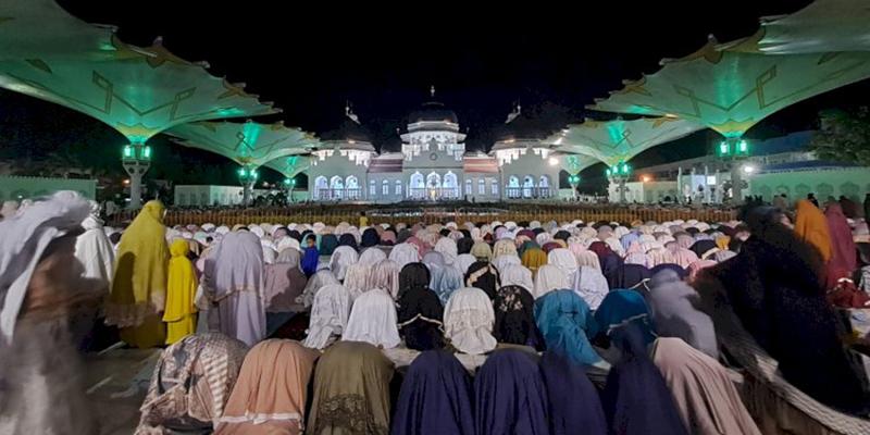 Tarawih Perdana, Jemaah Masjid Raya Baiturrahman Aceh Membludak