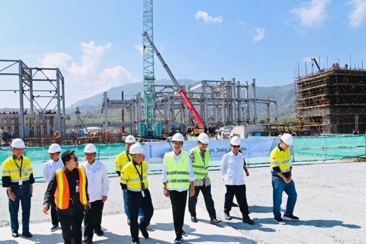 Jokowi Pede Smelter PT AMNT Rampung Pertengahan 2024