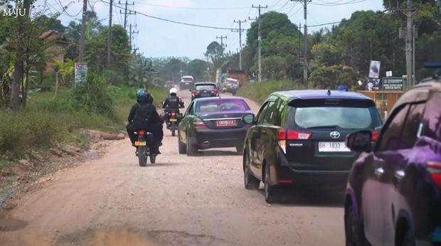 Jokowi Minta Pemda Tetap Bekerja Meski Perbaikan Jalan Diambil Alih Pusat
