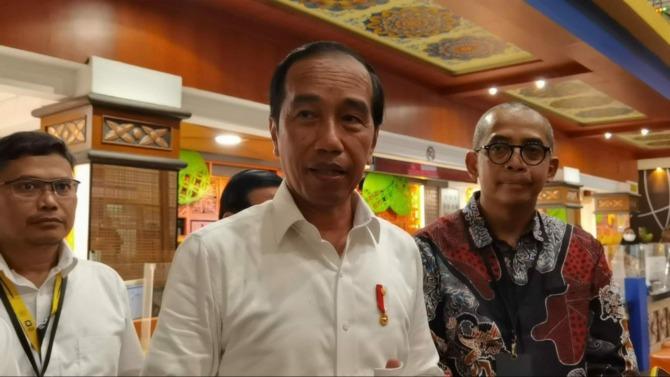 Jokowi 'Touring' ke Kantor Pajak Solo, Cari Pejabat Pamer Harta?