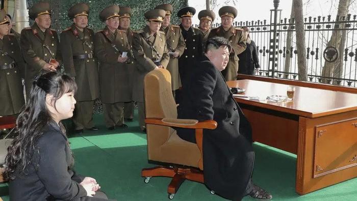 Kim Jong-un Siap Luncurkan Satelit Pengintaian Militer