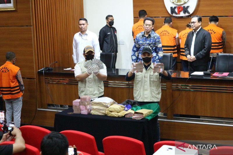 KPK Sita Uang Tunai Rp2,8 Miliar dari Empat Proyek Besar Pejabat Kereta Api