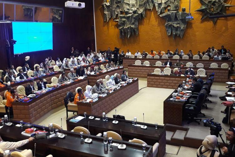 Waduh, Ketua Komisi V DPR Ngaku Sering Pesan Tiket Pesawat Lewat 'Orang Dalam'