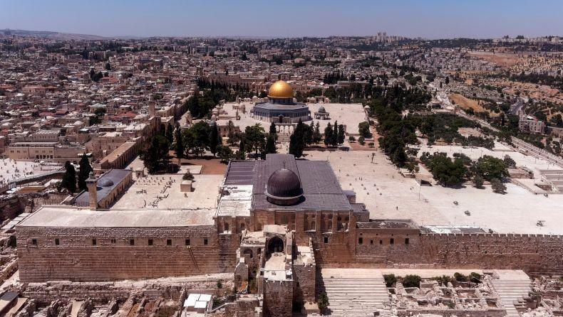 Ketegangan di Al-Aqsa, Aparat Berjaga Memisahkan Warga yang Merayakan Ramadan dan Paskah