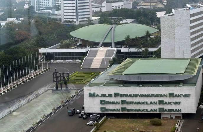 Dua Perppu Digantung DPR, Bukti Jokowi Semakin Ditinggalkan