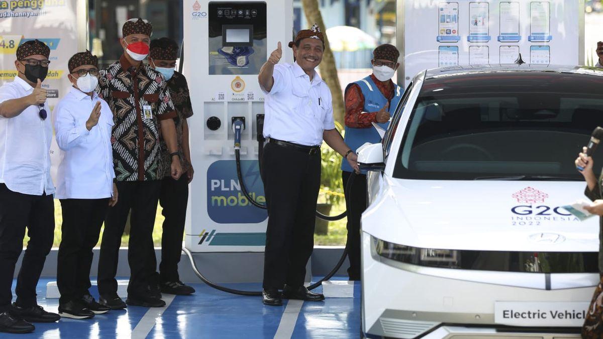 Ambisi Luhut RI Ekspor Mobil Listrik ke Negara-negara Setir Kanan