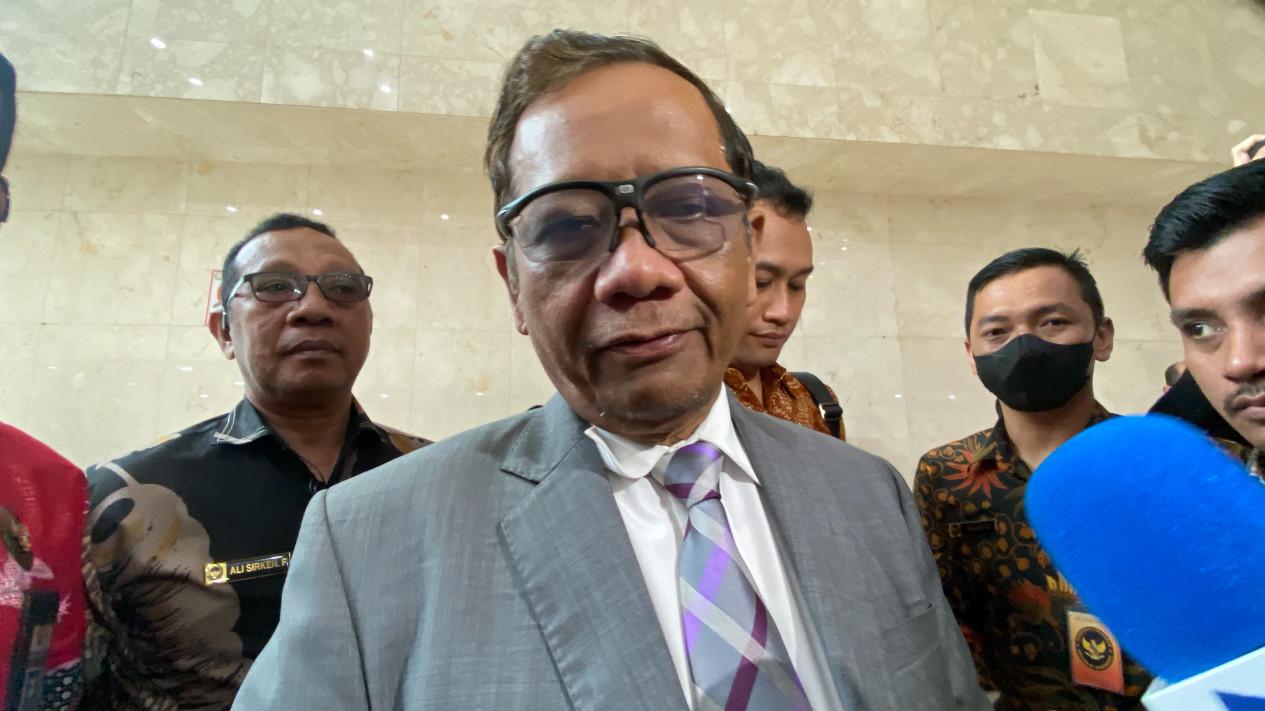 Putusan Pengadilan Tunda Tahapan Pemilu Harus Dilawan!