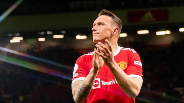 Bek Senior MU, Phil Jones Pamit dari Old Trafford