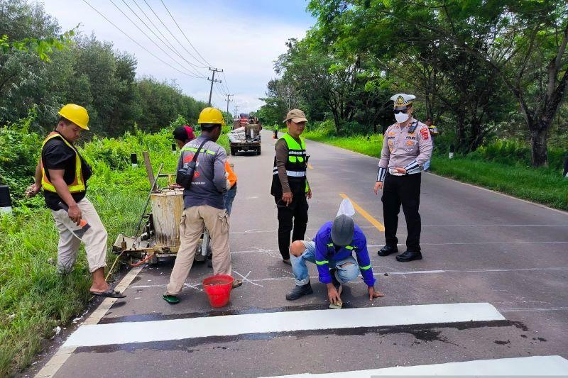Rawan Kecelakaan, Ruas Jalan Sabak-Jambi Dipasang Pita Kejut