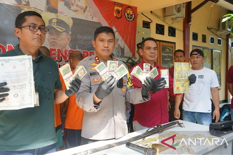 Polres Sukabumi Sita Uang Palsu Pecahan 1 Juta Dolar Amerika